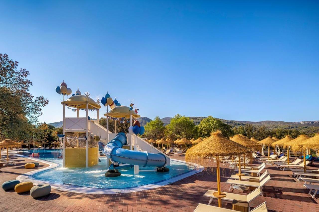 Trim Sunny Apartments By Valamar สตารีกราด ภายนอก รูปภาพ