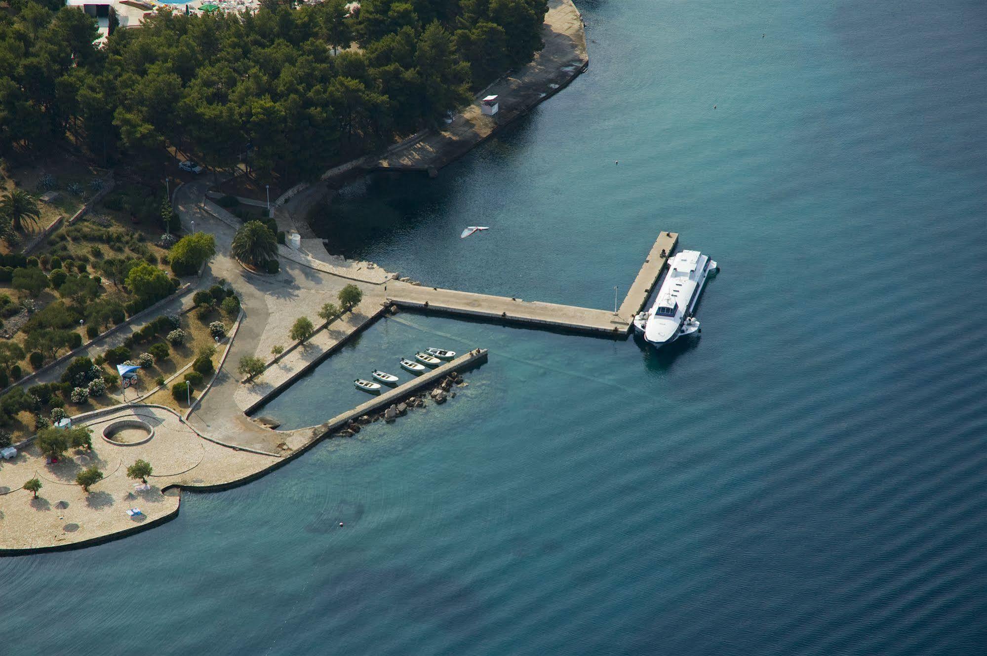 Trim Sunny Apartments By Valamar สตารีกราด ภายนอก รูปภาพ